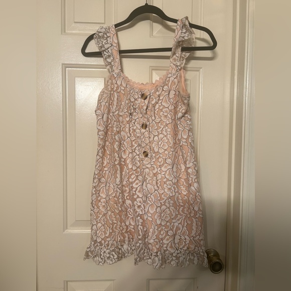 The Cove Sleeveless Floral & Lace Romper size S Peach/Cream color - Picture 1 of 8